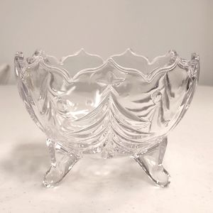 🎅 Three footed glass candy dish with Christmas tree & star motif🎄🤶